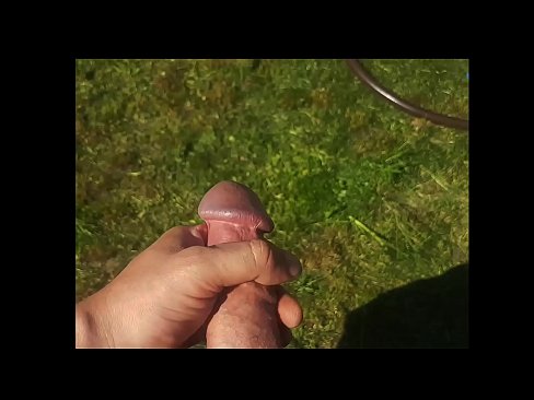 ❤️ Una guapa calenta es folla el seu cony rosa i es corre amb un esquitxat en un jardí d'estiu ❤❌ Vídeo porno al porno ca.basseyn-vsem.ru ❤