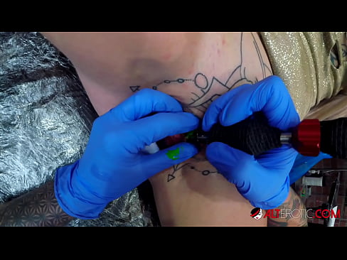 ❤️ La bomba Sully Savage, molt tatuada, es va tatuar al clítoris ❤❌ Vídeo porno al porno ca.basseyn-vsem.ru ❤